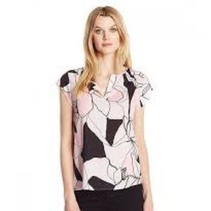 ☘️3/$20 Ivanka trump top Sz m